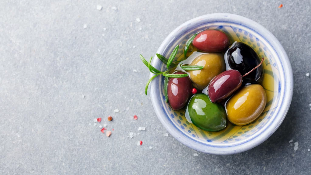 wellhealthorganic.com: 11-health-benefits-and-side-effects-of-olives-benefits-of-olives